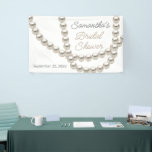 Elegant Pearl Necklace Brautparty Banner<br><div class="desc">Elegantes Silver Pearl Necklace Brautparty Banner . Es ist sehr einfach, mit Ihren persönlichen Daten zu personalisieren. Matching-Elemente verfügbar.</div>