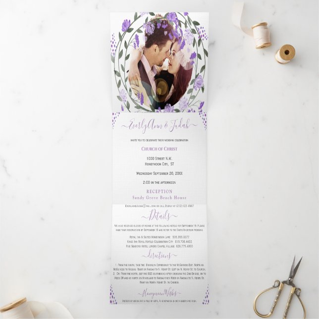 Élégant Peine violette Mariage Floral Tri-Fold Pho (Intérieur)