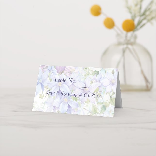Elegant Periwinkle Clematis Wedding Platzkarte (Vorderseite)