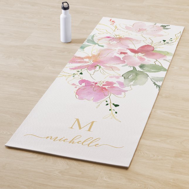 Elegant Pink Floral Gold Script Monogram Yogamatte (Beispiel)