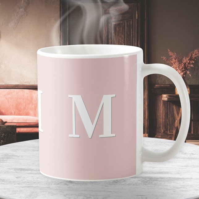 Elegant Pink Monogram Kaffeetasse (A stylish pink coffee mug, personalized with white monogram initial)