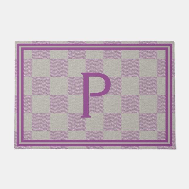 Elegant Plum Gray Buffalo Kariert Monogram Fußmatte (Vorderseite)