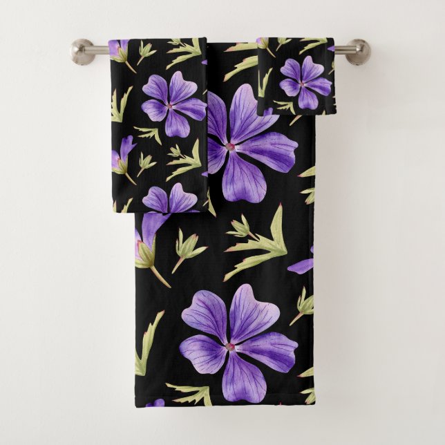 Elegant Purple Flowers Pattern with Green Accents Badhandtuch Set (Insitu)