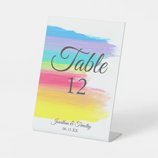 Elegant Rainbow Wedding Monogram Tischnummer Sockelschild (Vorderseite)