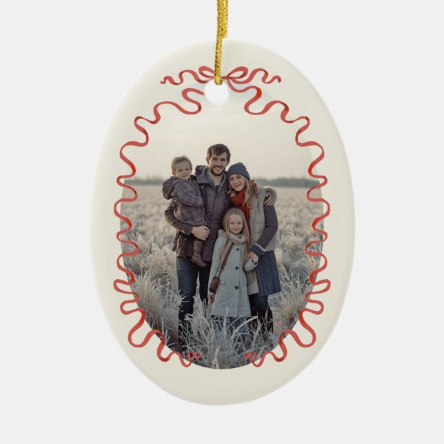 Elegant Red Ribbon Family Photo Christmas Keramik Ornament (Vorne)