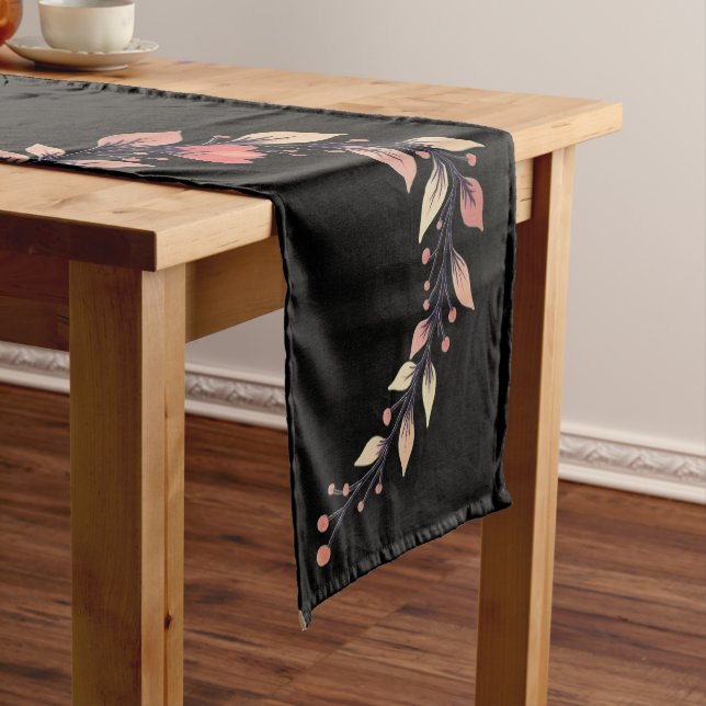 Elegant Rose Clay and Black Kurzer Tischläufer (Beispiel)