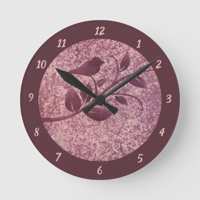 Elegant Rosy Brown Bird auf Baumbestand Natur Runde Wanduhr (Vorderseite)