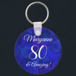 Elegant Royal Blue 80 and Amazing Birthday Party Schlüsselanhänger<br><div class="desc">Elegant Royal Blue 80 & Amazing Birthday Party keychain Personalize this elegant Royal Blue keychain with the name of the person celebrating a very special day in their life. An 80th birthday is a special milestone to celebrate. You can personalize this keychain with their name, a nice small gift for...</div>