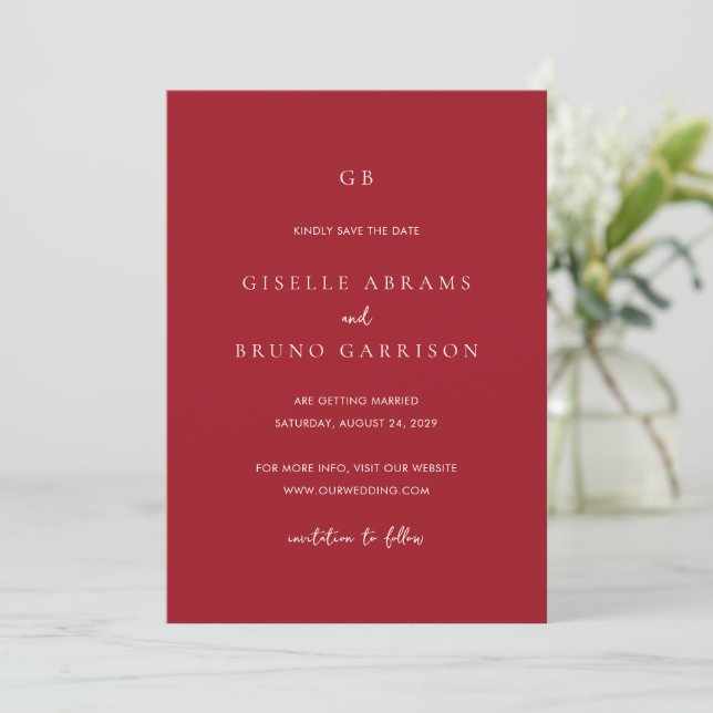 Elegant Ruby Red Modern Wedding Save The Date (Stehend Vorderseite)