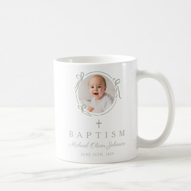Elegant Sage Green Bow Boy Photo Baptism Kaffeetasse (Rechts)