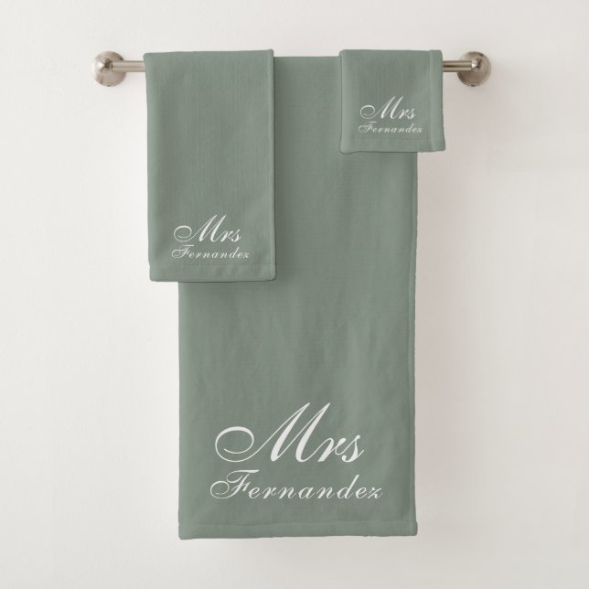 Elegant Sage Green Mrs. Brautparty Gift Badhandtuch Set (Insitu)