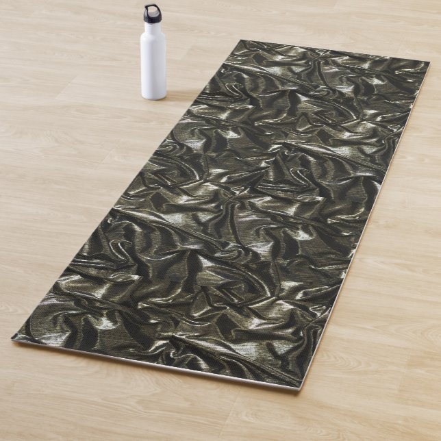 Élégant Satin noir look tapis de yoga (En situation)