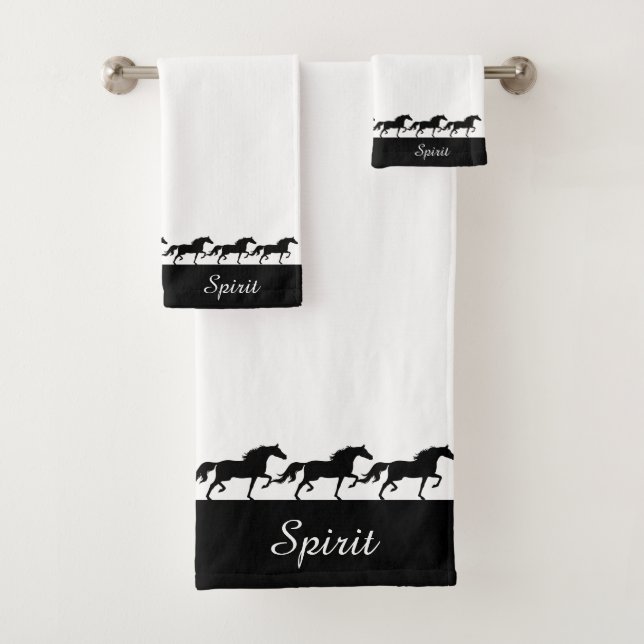Elegant Script and Stylish Horses on White (En situation)