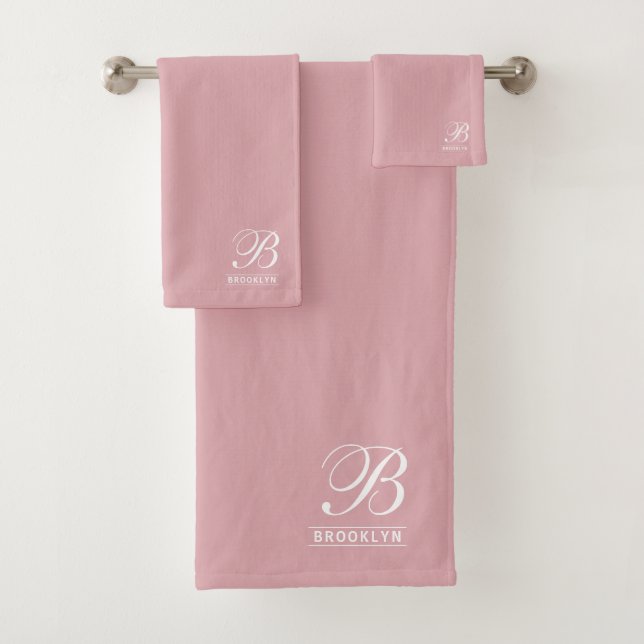 Élégant Script Serif Monogramme rose (En situation)