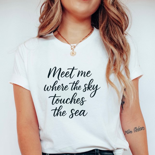 Elegant Script “Sky Touches the Sea”,  Summer  T-Shirt (Von Creator hochgeladen)