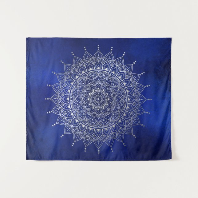 Elegant Silver auf Deep Blue Floral Henna Mandala Wandteppich (Vorderseite (Horizontal))