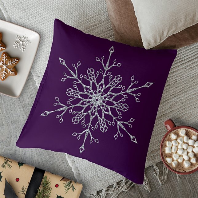 Elegant Silver Glitter Holiday Snowflake Purple Kissen (Elegant Silver Glitter Holiday Snowflake Purple Throw Pillow)