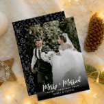 Elegant Simple Merry And Married Newlyweds Photo Feiertagskarte<br><div class="desc">A very elegant chic newlyweds Christmas photo holiday card. That features whimsical calligraphy of merry and married and under it merry Christmas. With customizable names .And in the back the card we got a modern black and white pattern. And as you see this card is minimal elegant very impressive. So...</div>