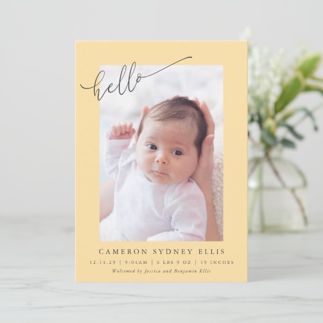Elegant Simple Minimalist Hello Yellow Photo Birth Ankündigung (Stehend Vorderseite)