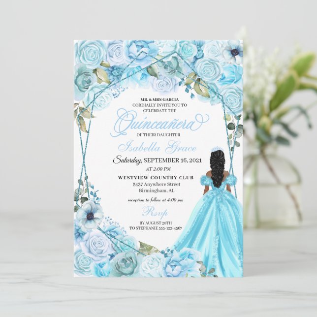 Elégant Sky Blue Floral Quinceanera Invitation (Debout devant)