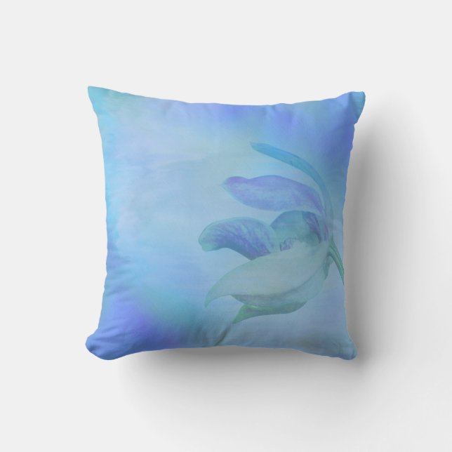 Elegant Soft Blue Orchid Throw Kissen (Vorderseite)