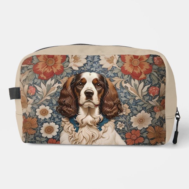 Elegant Spaniel On Floral Background Waschbeutel (Vorderseite)
