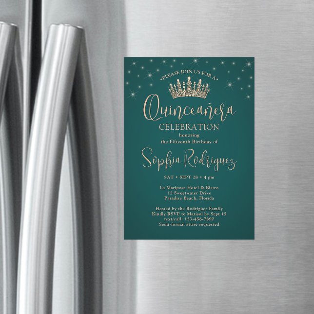 Elegant Sparkles Rose Gold Quinceañera Crown Green Magneteinladung (Von Creator hochgeladen)