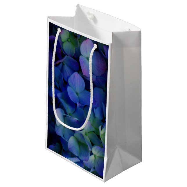 Elegant staubblau lila blumenreich kleine geschenktüte (Vorderseite Schrägansicht)