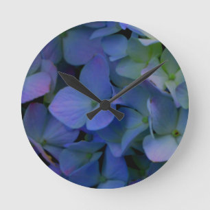 Elegant staubblau lila blumenreich runde wanduhr