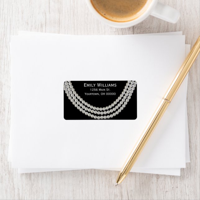 Elegant String of Pearls on Black Adressaufkleber (Insitu)