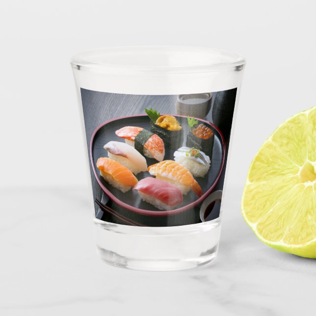 Elegant Sushi Platter Wine Glass - Japanese Style Schnapsglas (Vorderseite)