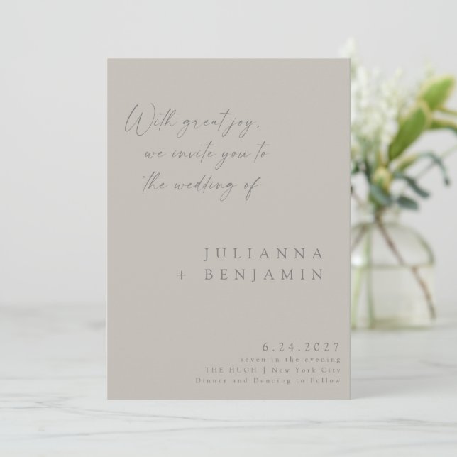 Elegant Taupe Gray Minimalistisch Chic Script Wedd Einladung (Stehend Vorderseite)