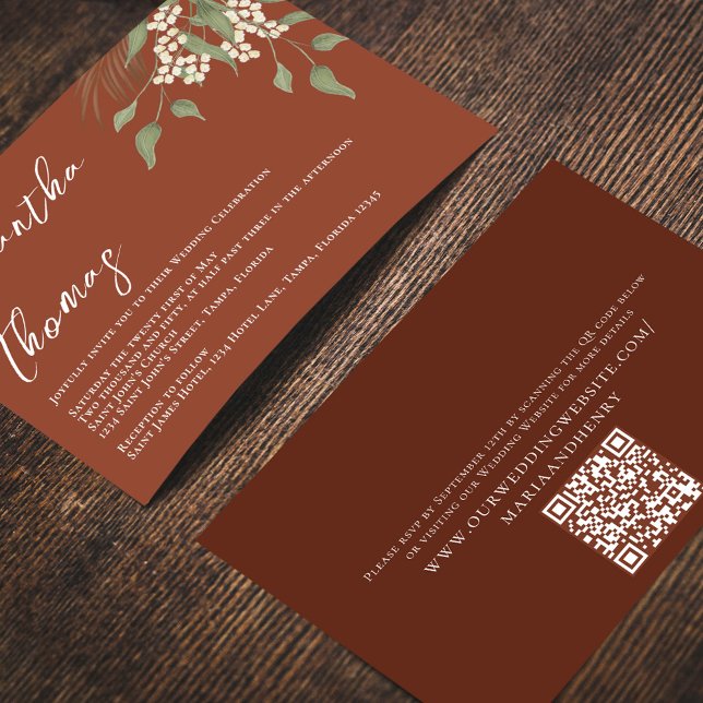 Elegant Terracotta Grünpflanzen Foliage Blätter Einladung (Terracotta elegant wedding invitation with a QR code for easy wedding details sharing. )