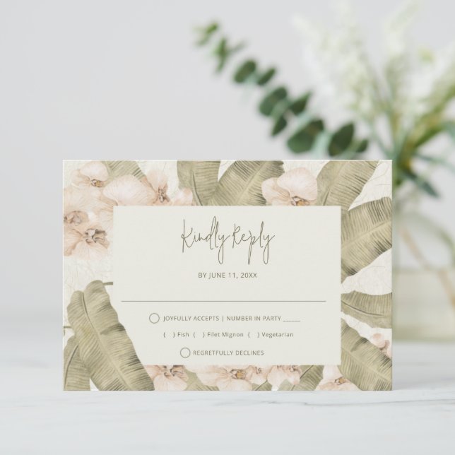 Elegant Tropical Beach Wedding  RSVP Karte (Stehend Vorderseite)
