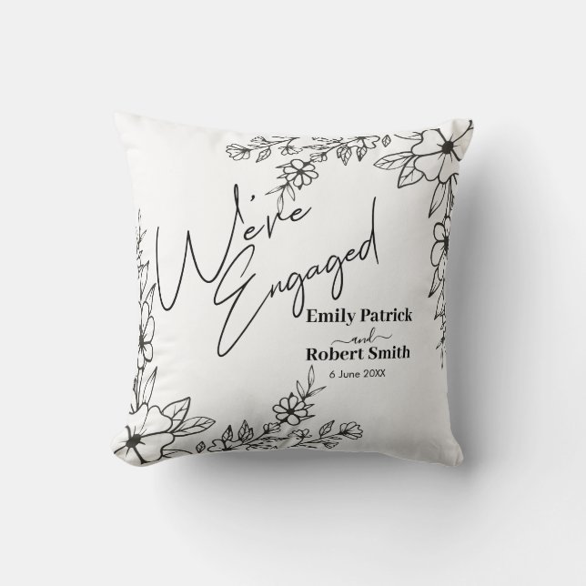 Elegant Typography we're engaged Kissen (Vorderseite)