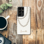 Elegant von weißer Perlenhalskette Samsung Galaxy Hülle<br><div class="desc">Elegant von weißem Samsung Galaxy Case mit einer silbernen Perlenhalskette in Aquarell. Es ist sehr einfach,  mit Ihren persönlichen Daten zu personalisieren.</div>