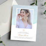 Elegant Watercolor Bat Mitzvah Einladung<br><div class="desc">Ein elegantes Bat Mitzvah-Design ist der perfekte Weg, diesen wichtigen Meilenstein im Leben einer jungen Frau zu feiern. Die Typografie wird in einem klassischen Serif- und Sans-Serif-Schriftart gerendert, was einen zeitlosen und raffinierten Effekt erzeugt. Weiß, hellblau und goldfarben in der Farbpalette verleihen dem Design eine raffinierte und elegante Atmosphäre. Der...</div>