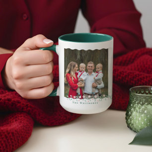 Elegant Wavy Familie Foto Collage Halten Blumengef Tasse