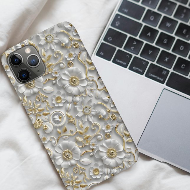 Elegant White and Gold 3D Floral Case-Mate iPhone Hülle (Von Creator hochgeladen)