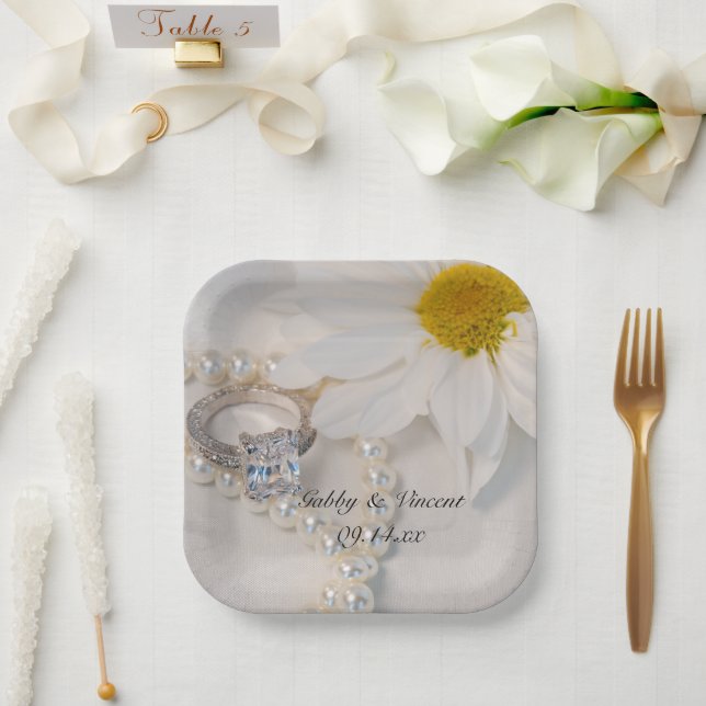 Elegant White Daisy Wedding Pappteller (Hochzeit)