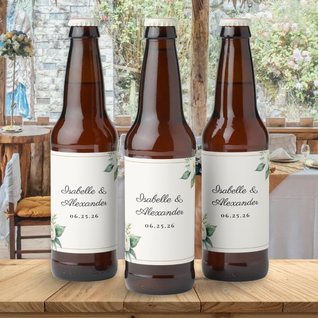 Elegant White Floral Botanical Wedding Favor Bierflaschenetikett (Custom beer bottle labels with white flowers and greenery, with couple's names and wedding date)