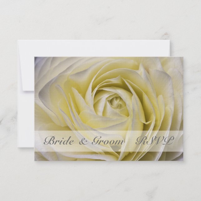Elegant White Floral Wedding RSVP Karte (Vorderseite)