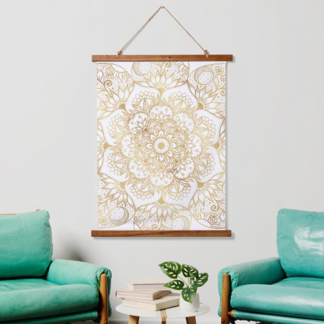 Elegant White Gold Mandala Floral  Wandteppich Mit Holzrahmen (Wohnzimmer)