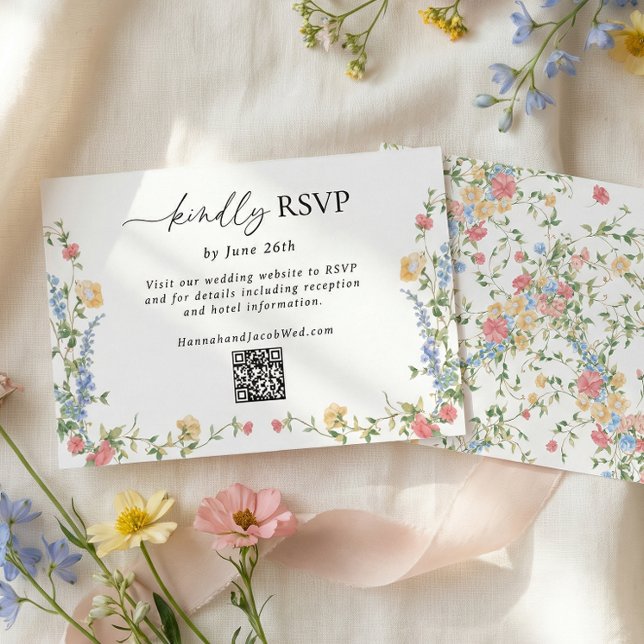 Elegant Wildflower Wedding QR Code RSVP Card (Créateur téléchargé)