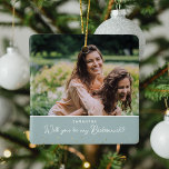 Elegant wirst du meine Bridesmaid sein? 2 FOTO Keramikornament<br><div class="desc">Warum frag dir deine Bestien nicht als Brautmädchen auf deiner Hochzeit mit diesem eleganten Foto-Sake-Ornament. Design bietet 2 Fotos Ihrer Wahl, ein sage grüner Block, der in jede Farbe geändert werden kann, um Ihr Thema und Imitate goldenes Herz Konfetti Anzug. Kann für Trauzeugin, Blumenmädchen usw. geändert werden. Der perfekte Hochzeitsansatz,...</div>