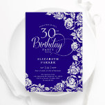 Elegante 30. Geburtstag Lila Silberne Rose Einladung<br><div class="desc">Lila silberne florale 30. Geburtstag Party Einladung. Elegantes Design mit Rose,  Imitaten silberne Folie und Typografie Script Schriftart. Die trendige Einladungskarte eignet sich perfekt für eine stilvolle Damenfeier. Kann für jedes Alter angepasst werden. Personalisieren Sie Ihre persönlichen Daten. Gedruckte Zazzle-Einladungen oder Sofortdownload digitaler Druckvorlage.</div>