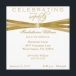 Elegante 70. Geburtstagsparty Einladungen<br><div class="desc">Ihre Gäste werden diese personalisierte, goldfarbene und weiße 70. Geburtstagsfeier in einer einfachen weißen Karte mit Goldverzierungen Liebe. Einfach aber festlich, ist die elegante, schicke, klassische, klassische 70. Geburtstagsfeier eine passende Art, Ihren Gast des siebzigsten Geburtstages der Ehre mit einem traditionellen Stil mit einem Hauch von modernem, zeitgenössischem Stil zu...</div>