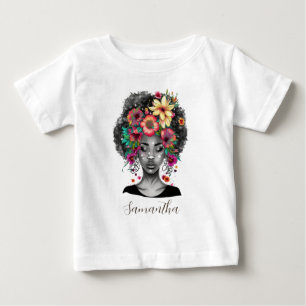 Elegante Afrodeutsche Frau mit Blumen Baby T-shirt