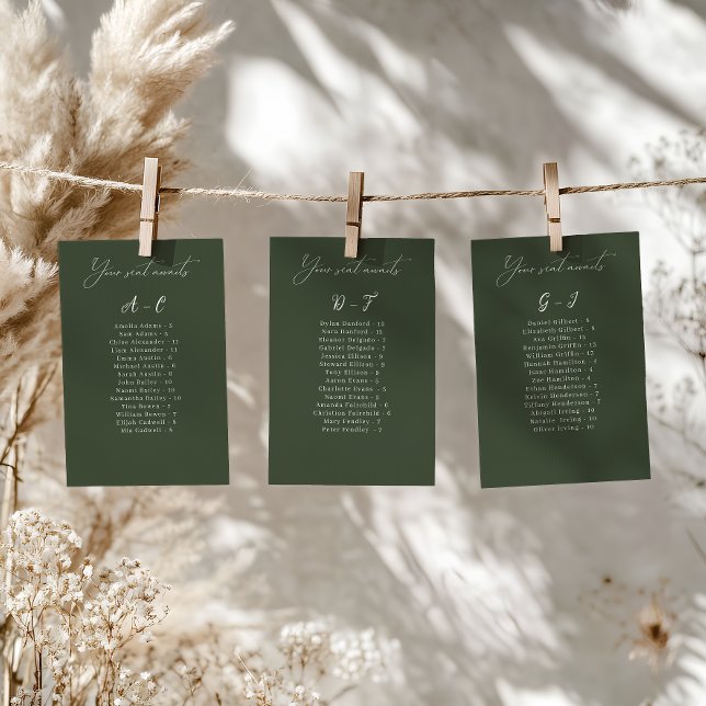 Elegante Alphabetische Hochzeitstorte (Convenient and organized wedding seating chart with alphabetical name arrangement.)