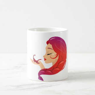 Elegante amerikanische Frau mit Schmetterlingskuns Kaffeetasse